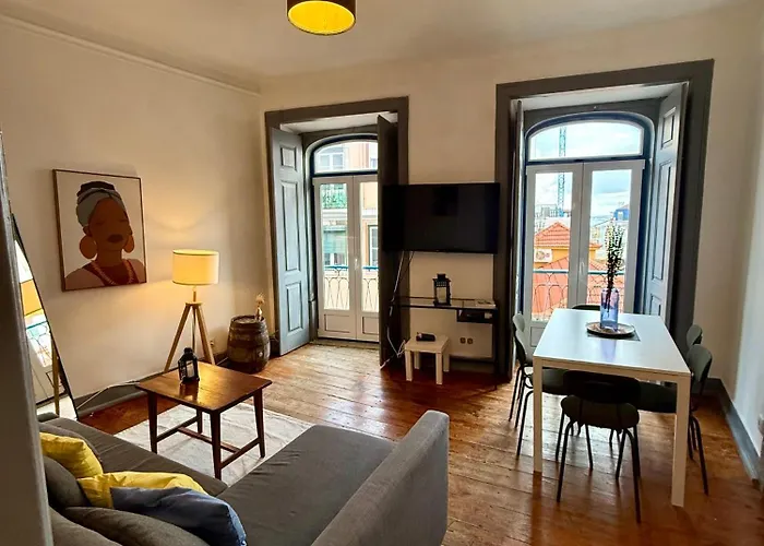 Apartamento Spacious T4 With Iconic Tram 28 View *