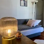 Апартаменты Spacious T4 With Iconic Tram 28 View Лиссабон