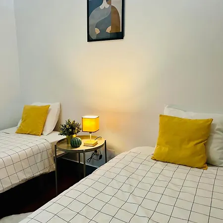 3 Bedroom With Balcony Apartment Lisbon
