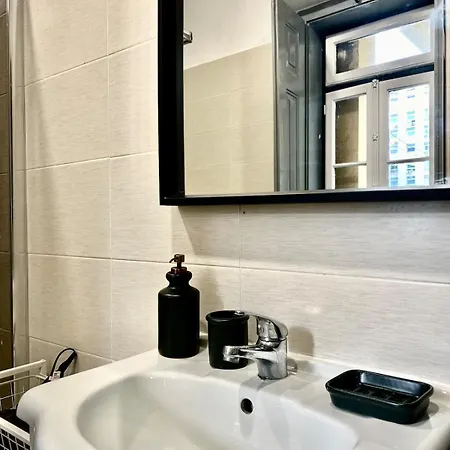 3 Bedroom With Balcony Lisbon