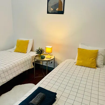 Apartment 3 Bedroom With Balcony Lisbon