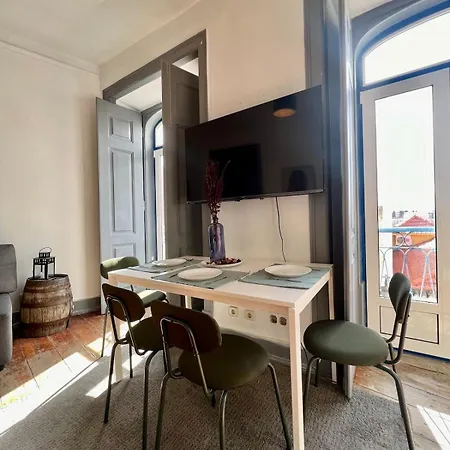 3 Bedroom With Balcony Apartment Lisbon