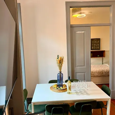 Spacious T4 With Iconic Tram 28 View Apartamento