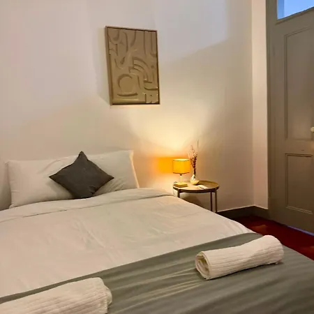 Spacious T4 With Iconic Tram 28 View Apartamento