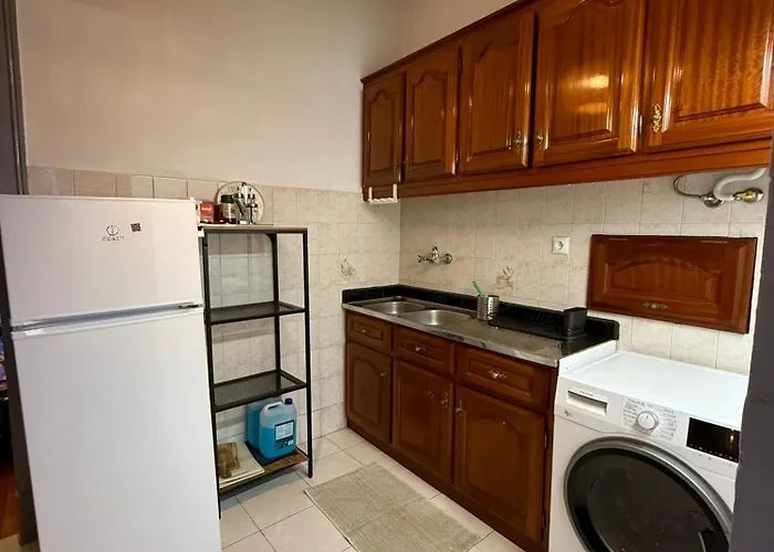 Lägenhet Spacious T4 With Iconic Tram 28 View