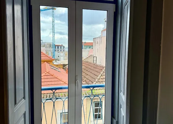 Lägenhet Spacious T4 With Iconic Tram 28 View