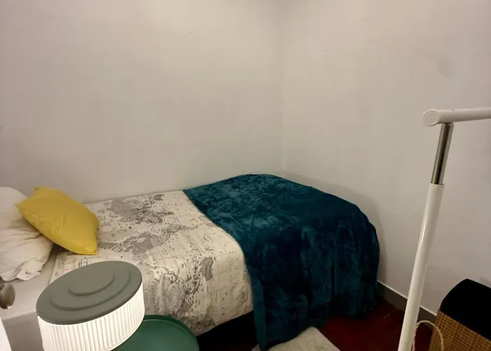 Spacious T4 With Iconic Tram 28 View Lägenhet *