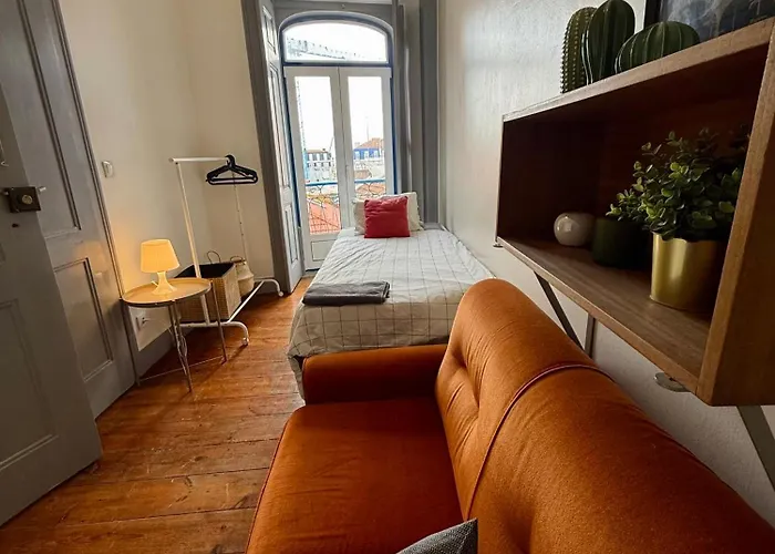 Spacious T4 With Iconic Tram 28 View Lägenhet *