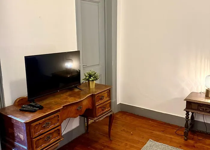 Spacious T4 With Iconic Tram 28 View *