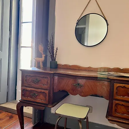 Spacious T4 Central Apartment With Iconic Tram 28 View Apartment