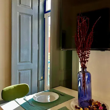 Appartamento Spacious T4 With Iconic Tram 28 View Lisbona