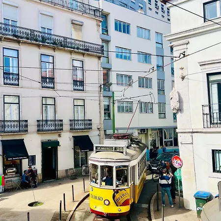 Spacious T4 With Iconic Tram 28 View Lisbon