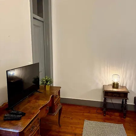 Spacious T4 With Iconic Tram 28 View Apartment Lisbon