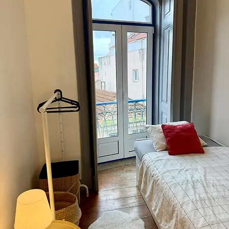 Appartamento Spacious T4 With Iconic Tram 28 View Lisbona