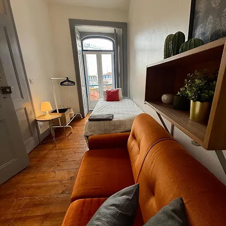 Spacious T4 With Iconic Tram 28 View Appartamento *