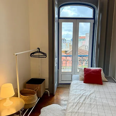 Spacious T4 With Iconic Tram 28 View Appartamento