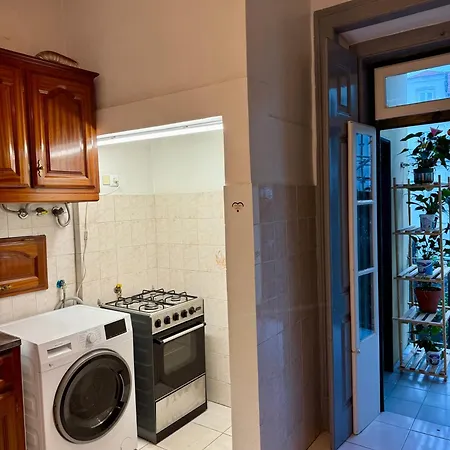 Spacious T4 With Iconic Tram 28 View Apartment *