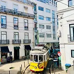 Spacious T4 With Iconic Tram 28 View 리스본