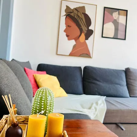 Spacious T4 Central Apartment With Iconic Tram 28 View *